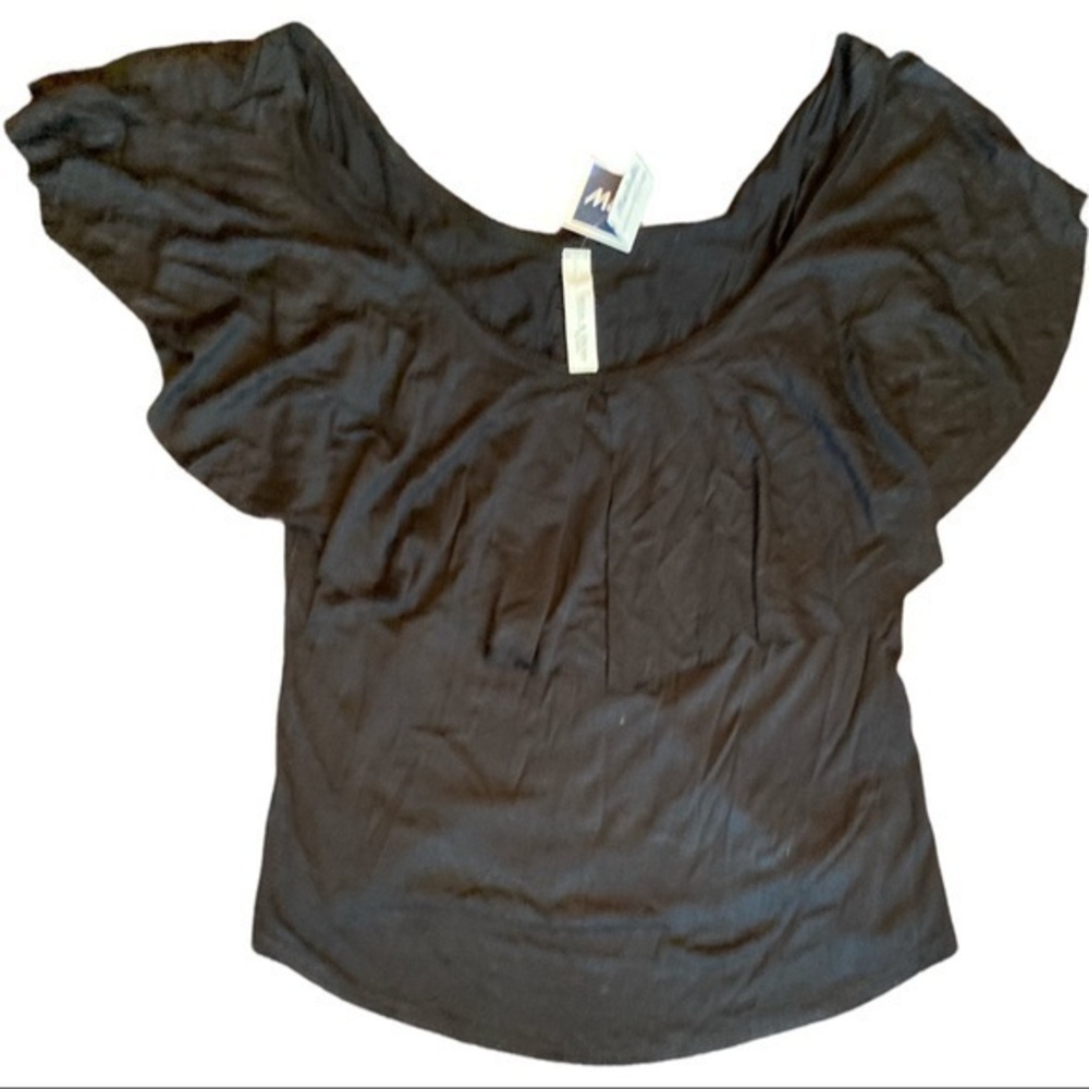 NWT Ollie & Chloe by Jolie size medium black top with flowing collar super soft